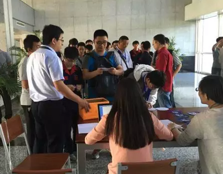 2015年北京市职业院校技能大赛（高职组）“汽车检测与维修”赛项在Beat365唯一官方网站举行，学院代表队获得参加国赛资格